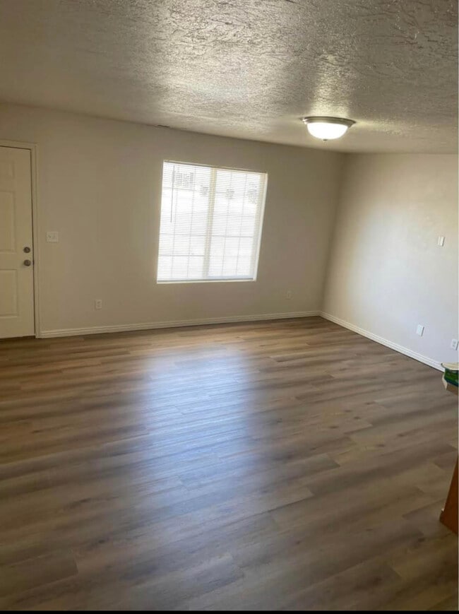 1260 N 650 W in Cedar City, UT - Foto de edificio - Building Photo