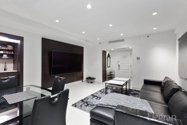 160 Central Park S in New York, NY - Building Photo - Building Photo