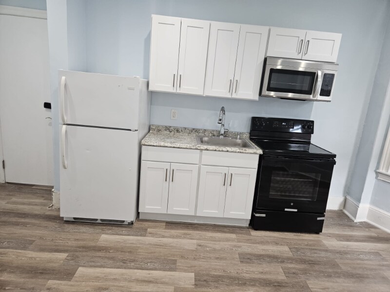 16 S 50th St in Philadelphia, PA - Building Photo