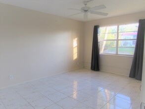 346 Lake Dora Dr in West Palm Beach, FL - Building Photo - Building Photo