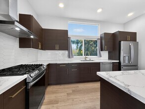 1232 Harrington Ave NE in Renton, WA - Building Photo - Building Photo