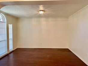 105 Hirth Dr in Crowley, TX - Building Photo - Building Photo