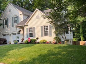 7723 Green Garland Dr in Springfield, VA - Building Photo