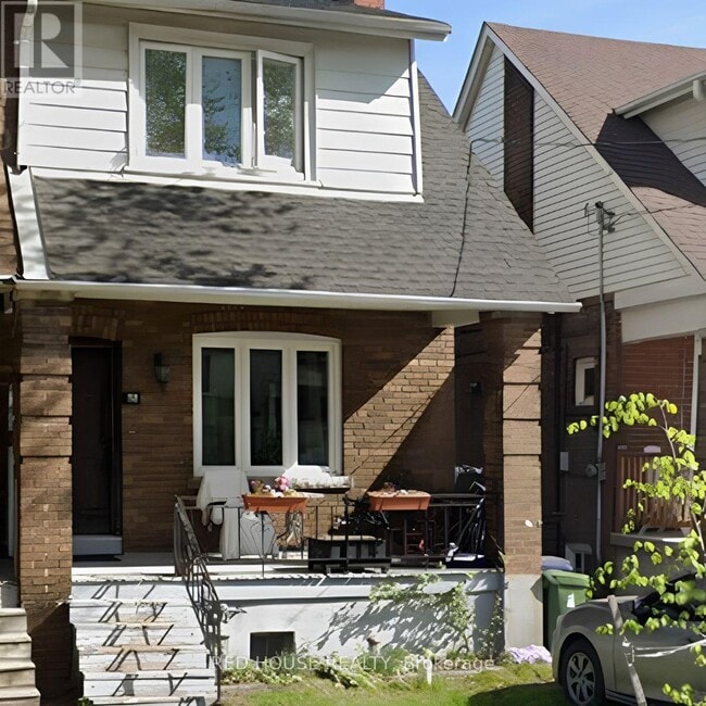 property at 32 Glebeholme Blvd