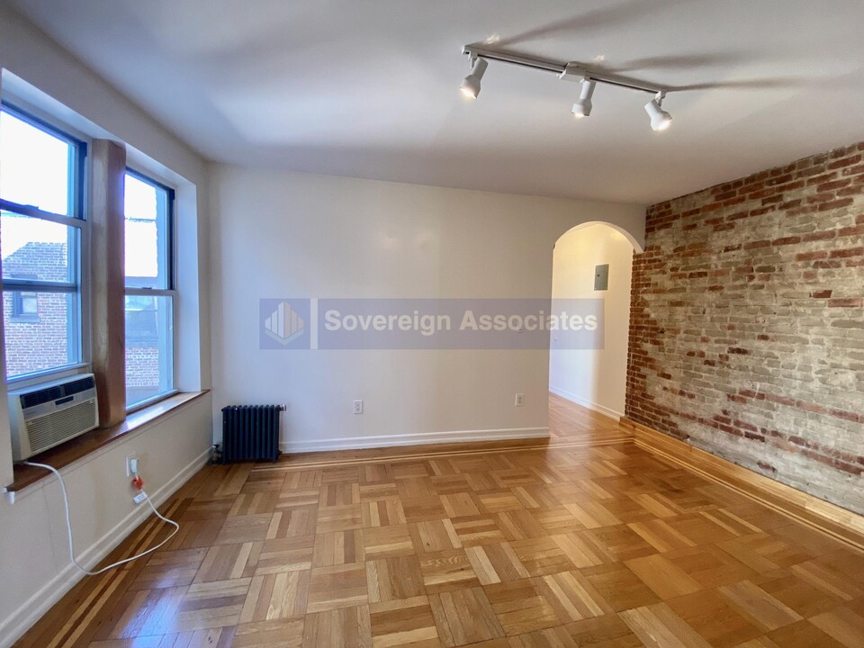 175 Pinehurst Ave in New York, NY - Building Photo