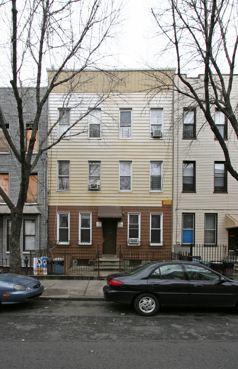 377 Menahan St in Brooklyn, NY - Building Photo