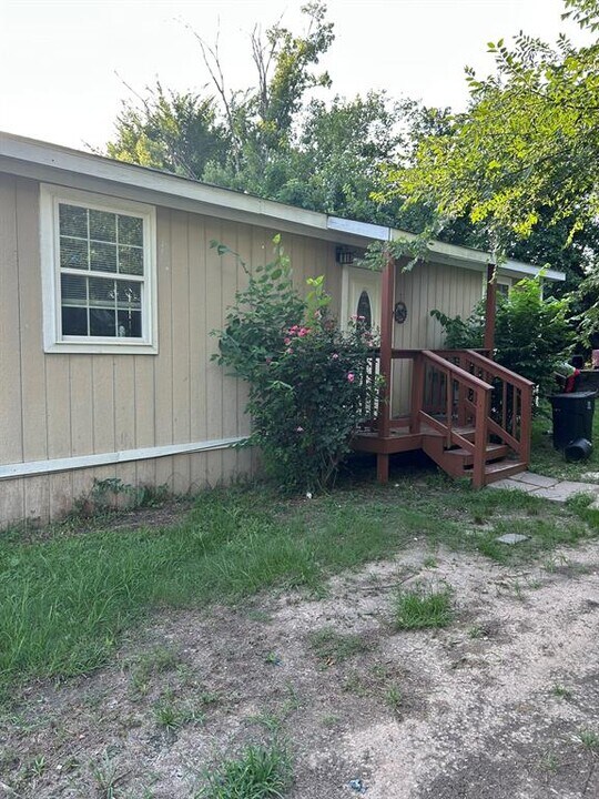 2100 N Farm to Market 1486 in Montgomery, TX - Building Photo