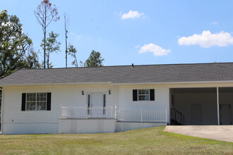 4923 Flynt Dr in Marianna, FL - Building Photo - Building Photo