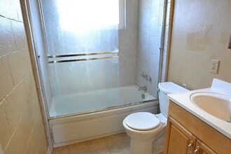 1146 Azusa St in Sacramento, CA - Foto de edificio - Building Photo