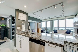 801 E Beach Dr in Galveston, TX - Building Photo - Building Photo