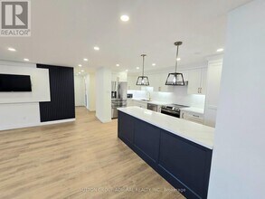 50 Inverlochy Blvd in Markham, ON - Building Photo - Building Photo