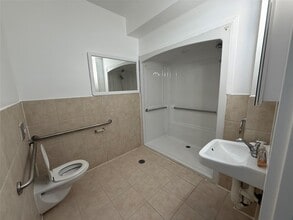 94 4th Ave in Bay Shore, NY - Building Photo - Building Photo
