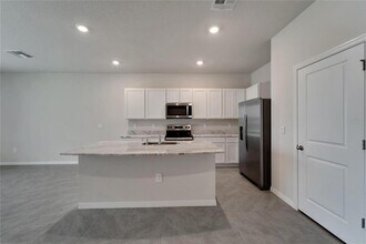 17637 Crescent Moon Lp in Lakewood Ranch, FL - Building Photo - Building Photo
