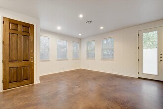 2933 E Martin Luther King Jr Blvd in Austin, TX - Building Photo - Building Photo