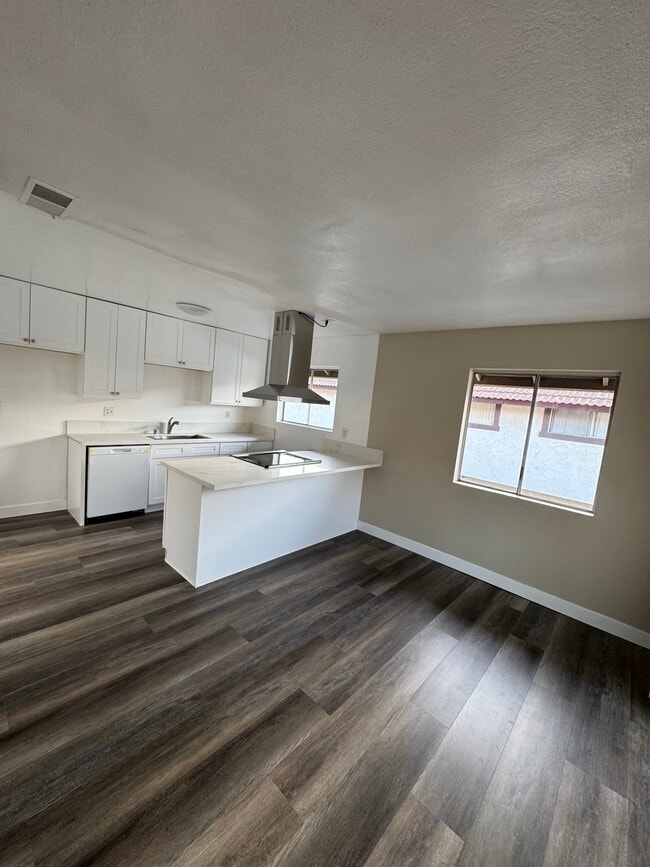 2155 Canyon Dr, Unit B in Costa Mesa, CA - Building Photo - Building Photo