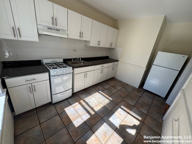 520 Cambridge St, Unit 6A in Cambridge, MA - Foto de edificio - Building Photo