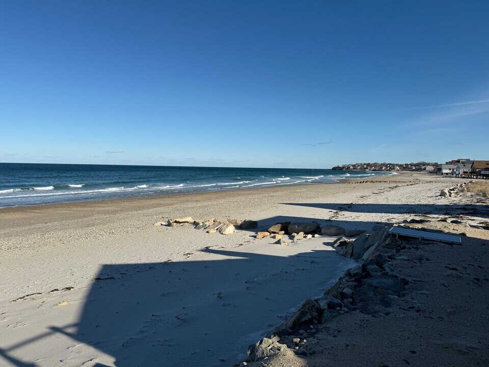 187 Taylor Ave, Unit 1 in Plymouth, MA - Foto de edificio