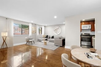 140 McGlynn Pl in Cedarhurst, NY - Building Photo - Building Photo