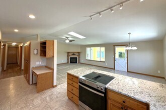 306 E Dunbar Ln in Camano Island, WA - Building Photo - Building Photo