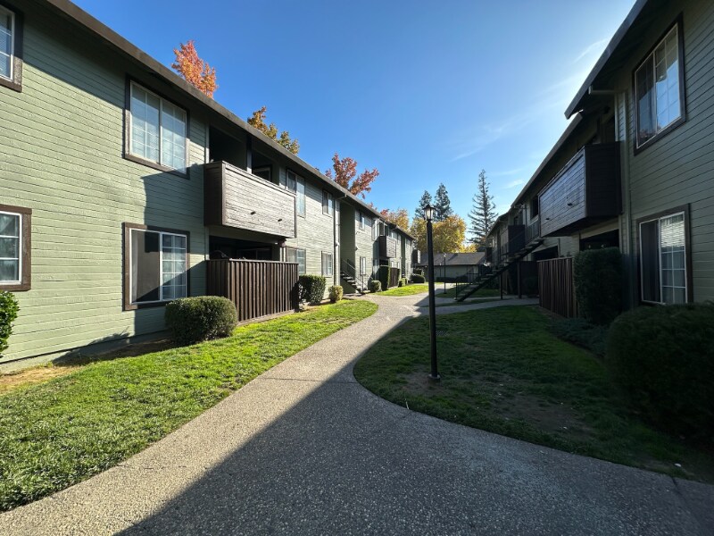 5421 El Camino Ave in Carmichael, CA - Building Photo