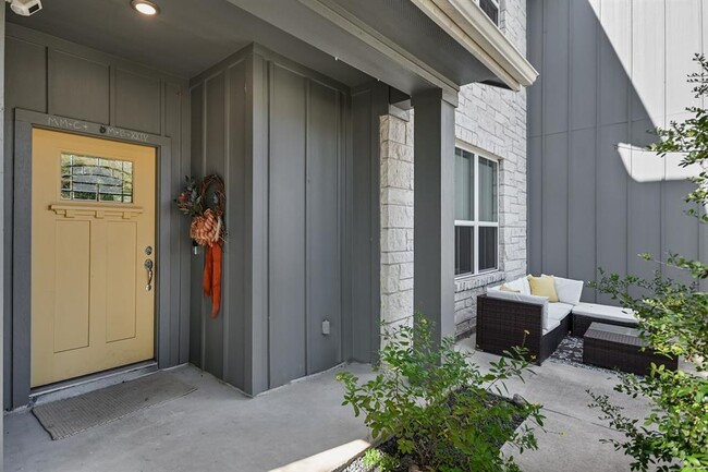 1014 Castile Rd in Austin, TX - Building Photo - Building Photo