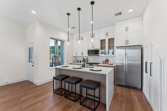 8910 Knl Br Dr in Houston, TX - Building Photo - Building Photo