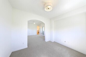 8 Via Amanti in Newport Beach, CA - Building Photo - Building Photo