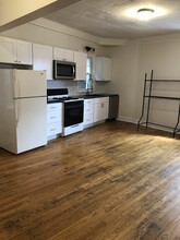 10 W Main St, Unit BEAUTIFUL OPEN SPACE APT in Middletown, NY - Foto de edificio - Building Photo