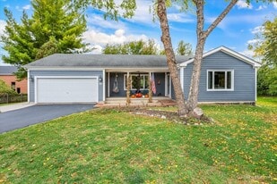 155 Lee Ann Ln in Woodstock, IL - Building Photo