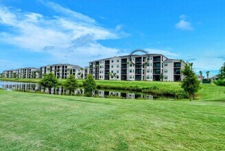 18028 Gawthrop Dr, Unit 4 in Bradenton, FL - Foto de edificio - Building Photo