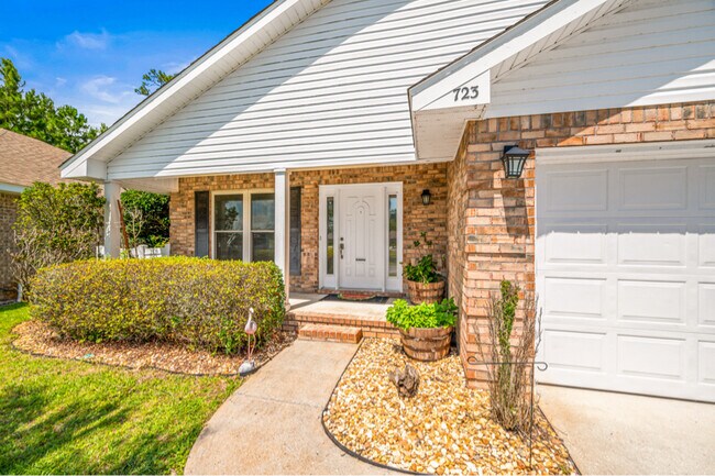 723 Marsh Harbor Dr in Mary Esther, FL - Building Photo - Building Photo
