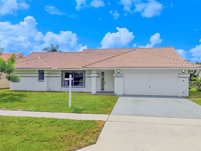 9654 Sun Pointe Dr in Boynton Beach, FL - Building Photo - Building Photo