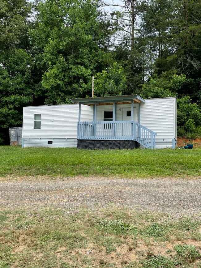 68 Hemlock Ln Rentals in Hayesville, NC
