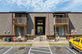 Hartford House Apartments in Nashville, TN - Building Photo - Building Photo