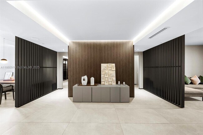 785 Crandon Blvd in Key Biscayne, FL - Building Photo - Building Photo