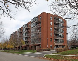 Regency Place Apartments in Whitby, ON - Building Photo