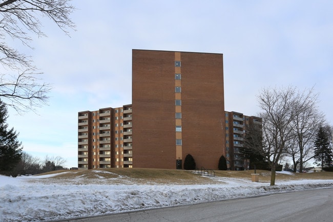 Bluebird Apartments in Kitchener, ON - Building Photo - Building Photo