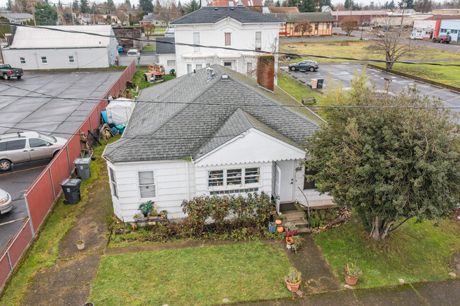 764 S 2nd St in Lebanon, OR - Building Photo - Building Photo