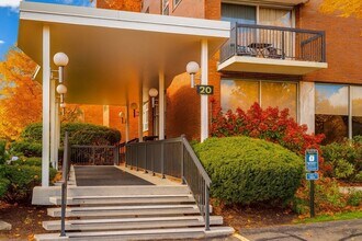 20 Hammond Pond Pkwy in Newton, MA - Building Photo - Building Photo