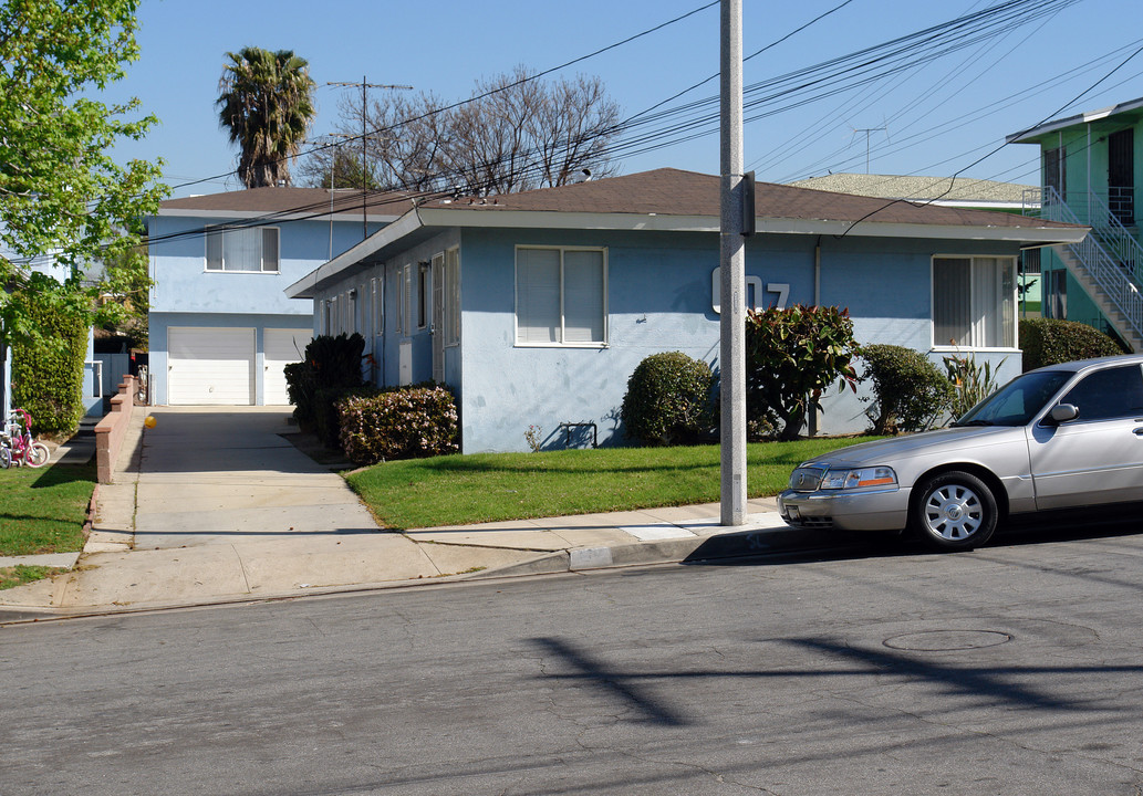 607 E Aerick St in Inglewood, CA - Foto de edificio