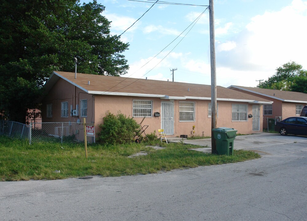 109-115 NE 64th Ter in Miami, FL - Building Photo