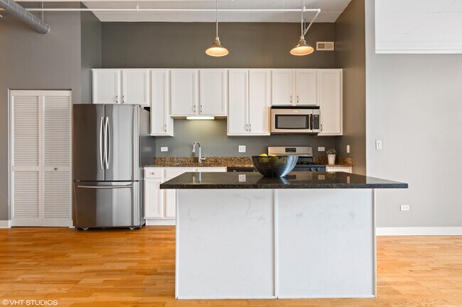 740 W Fulton St, Unit 1209 in Chicago, IL - Building Photo - Building Photo