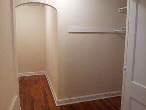 220 Allison St NW in Washington, DC - Foto de edificio - Building Photo