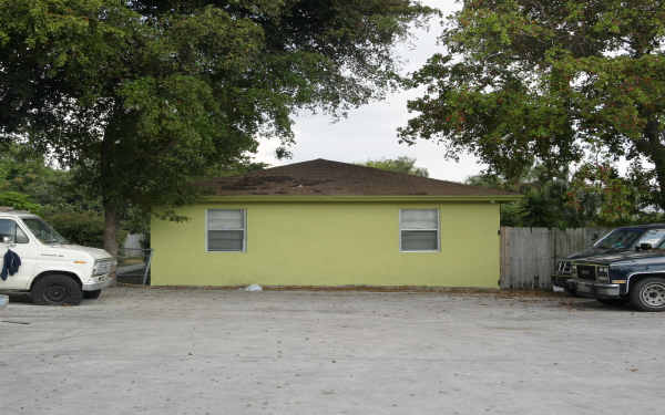 2309 Lake Worth Rd in Lake Worth, FL - Building Photo - Building Photo