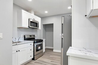 3745-3747 Boundary St in San Diego, CA - Building Photo - Interior Photo