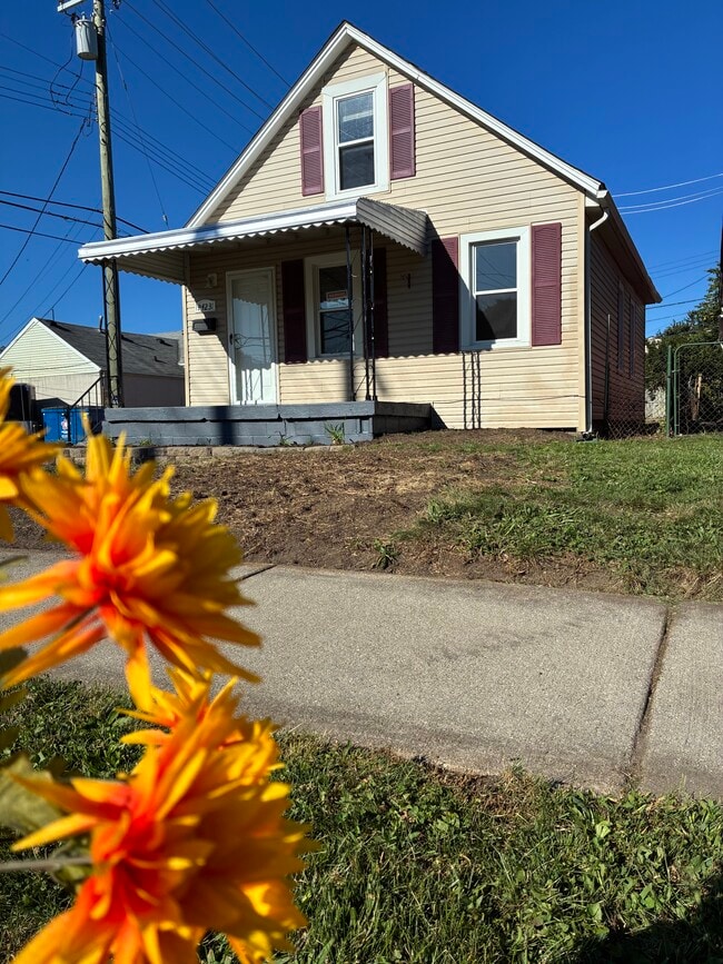 24231 Lambrecht Ave in Eastpointe, MI - Building Photo - Building Photo