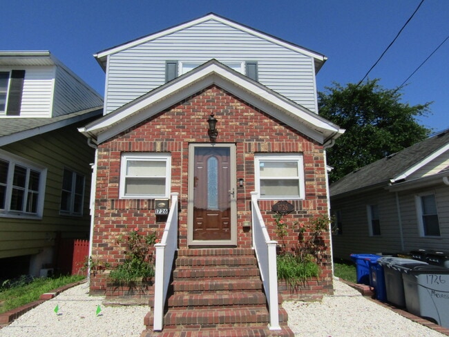 property at 1726 Melrose Ave