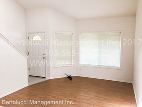 1201 S Water St in Silverton, OR - Foto de edificio - Building Photo