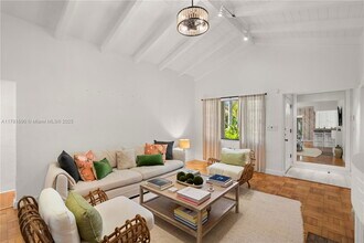 4531 Sheridan Ave in Miami Beach, FL - Foto de edificio - Building Photo