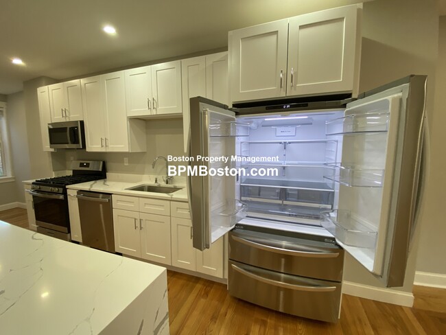 8 Kilsyth Rd, Unit 3 in Brookline, MA - Building Photo - Building Photo